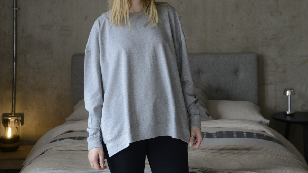 loose fit long sleeve light sweat shirt in grey marl