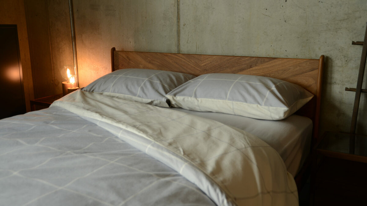 reversibel brushed cotton bedding in grey and ivory