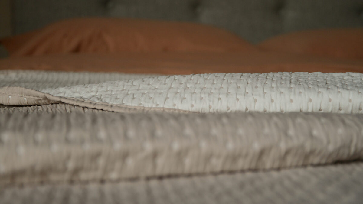 reversible beige and ivory quilt