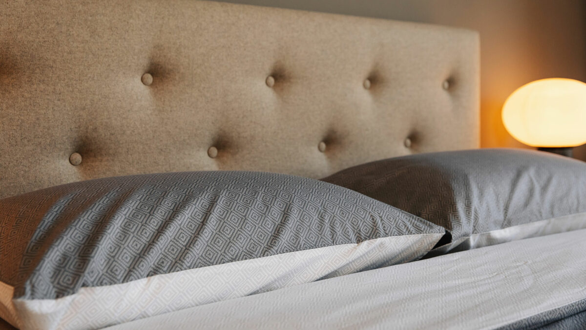 reversible duvet set dark grey diamond pattern