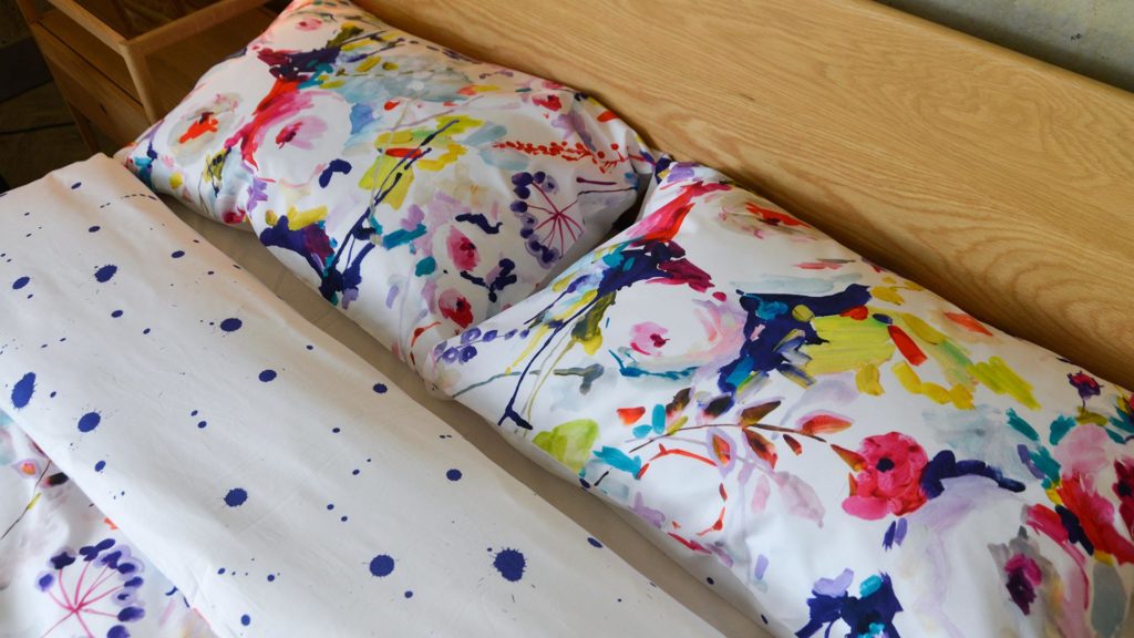 reversible-duvet-set-modern-painted-flowers-and-splatter-reverse