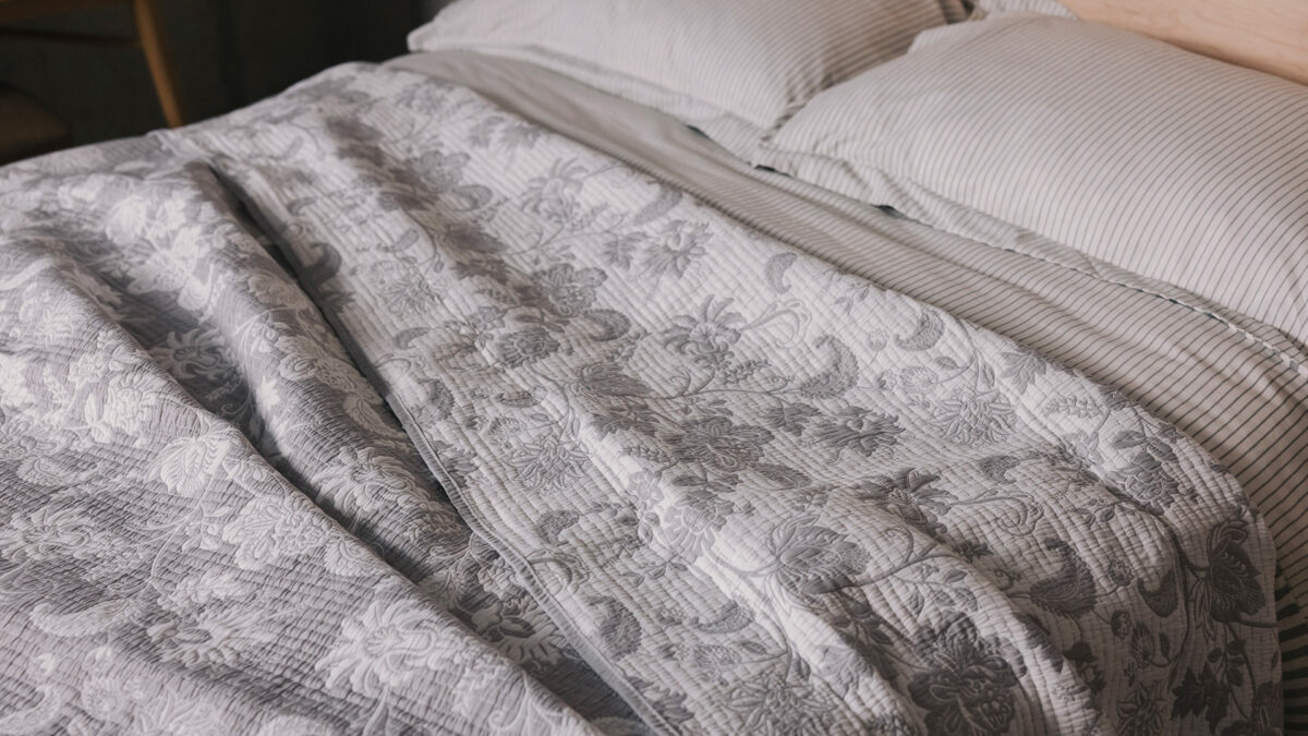 reversible flroal bedspread in grey and white