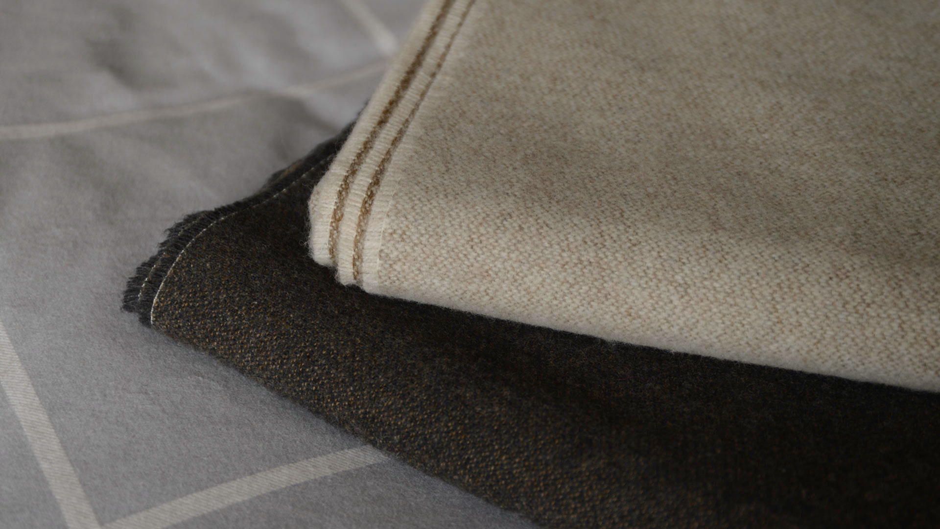 Reversible Merino Lambswool Throws | Natural Bed Company