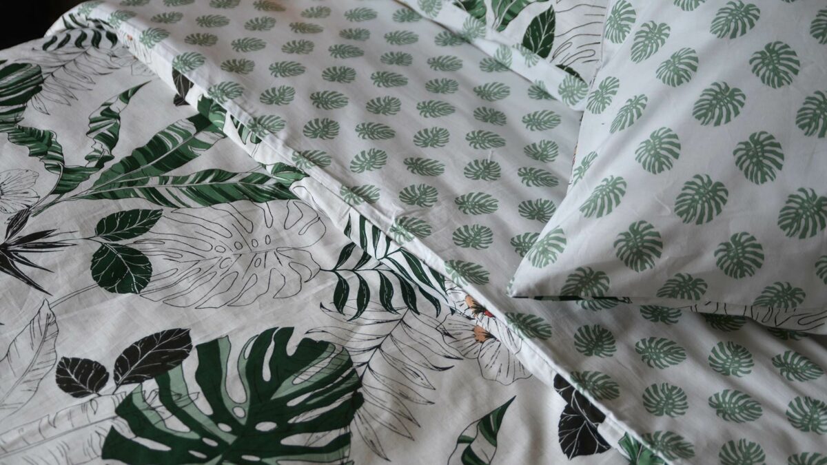 reversible tropical leaf print uvet set