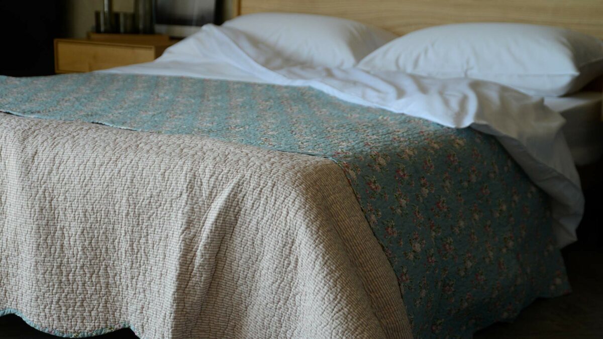 reversible vintage look bedspread scalloped edge