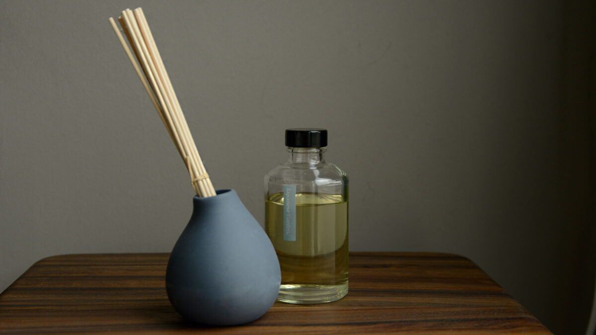 reusable ceramic pot scent diffuser with Japanese Garden scent