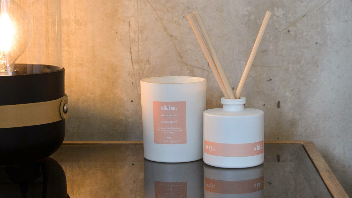 room scents in white glass diffuser and candle Skin