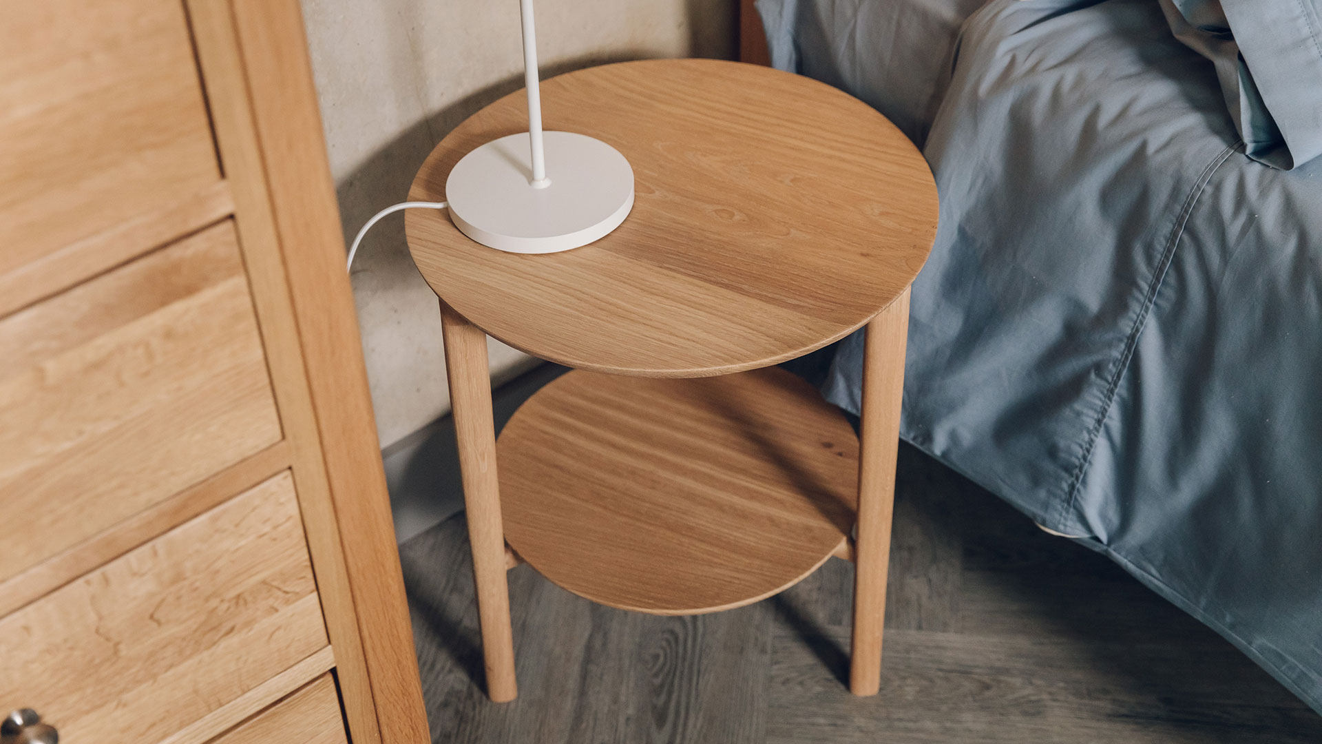 Round oak side table deals