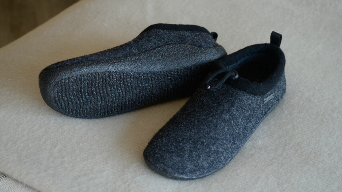 Charcoal grey felt slippers with drawstring and weatherproof sole
