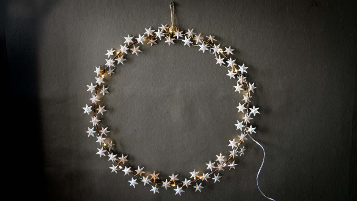 rustic wreath with white stars