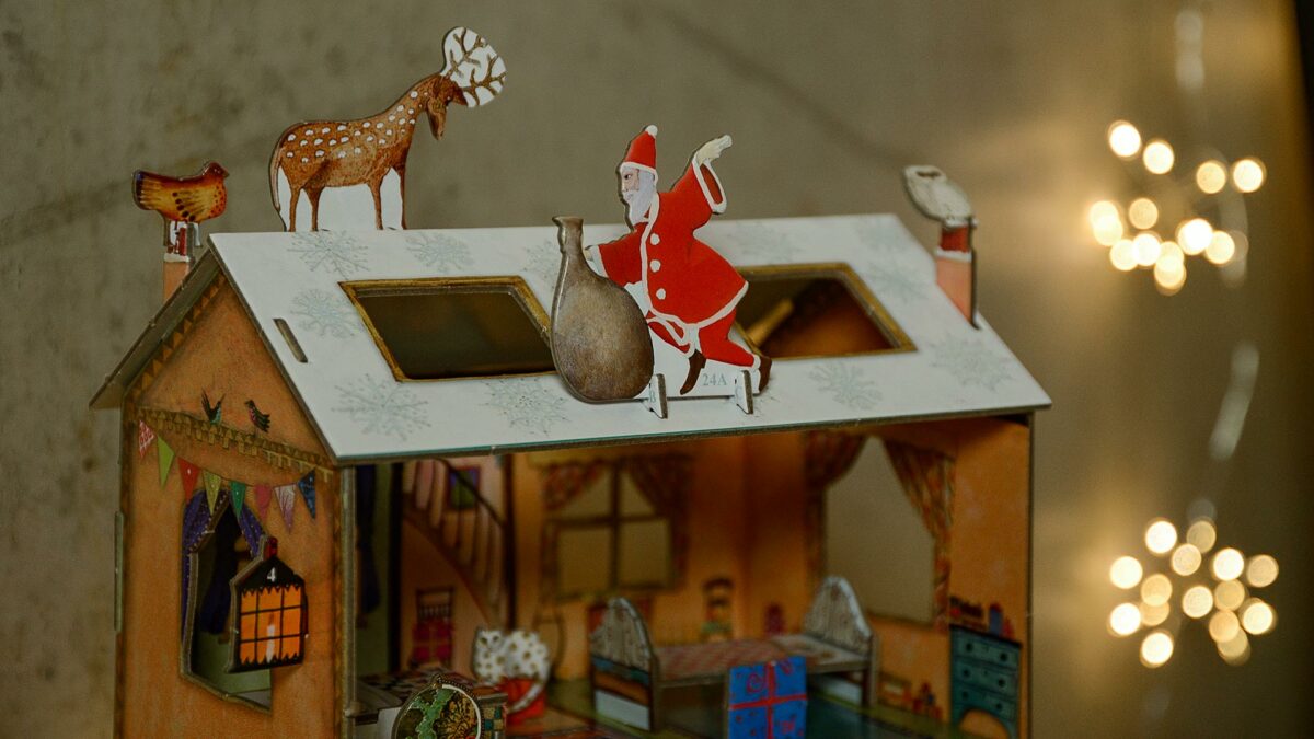 santa detail house advent card