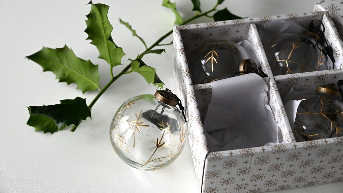 Box of Luxury Glass Christmas Ornaments - Gold Engraving - Image 4