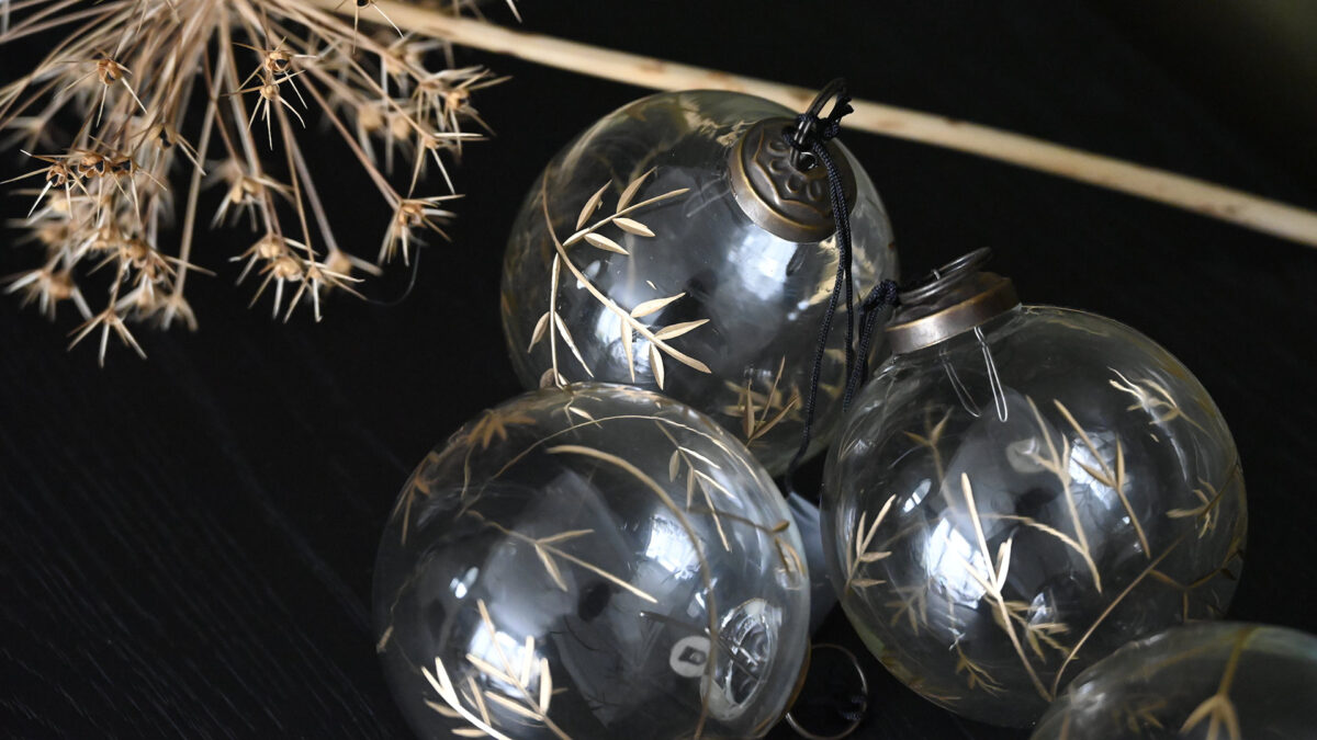 Box of Luxury Glass Christmas Ornaments - Gold Engraving - Image 3