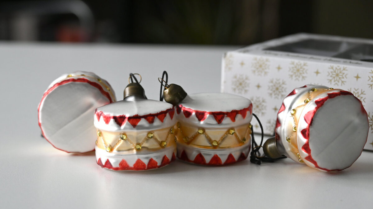 Vintage Look Christmas Ornaments - Festive Drums - Image 2