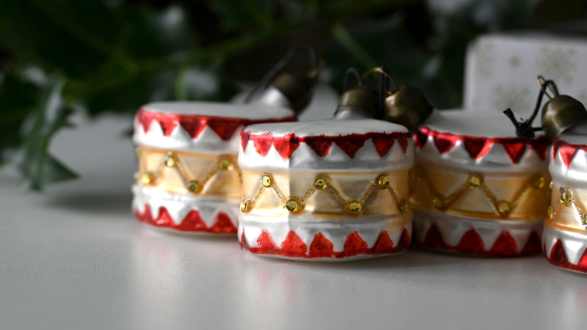 Vintage Look Christmas Ornaments - Festive Drums - Image 5