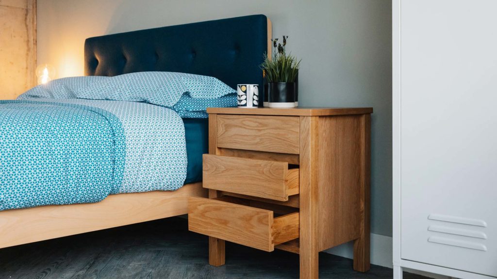 Shaker - oak bedside unit with 3 drawers