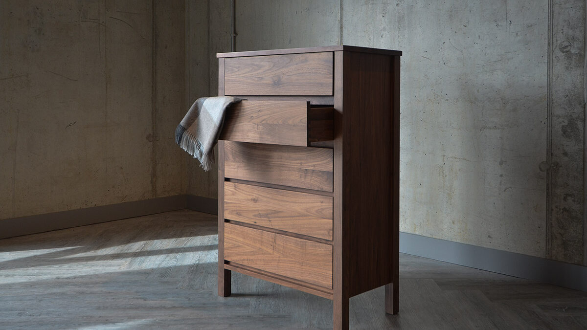 shaker walnut 5 drawer chest open drawer 1200