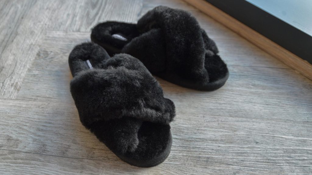 sheepskin-mule-open-toe-slippers