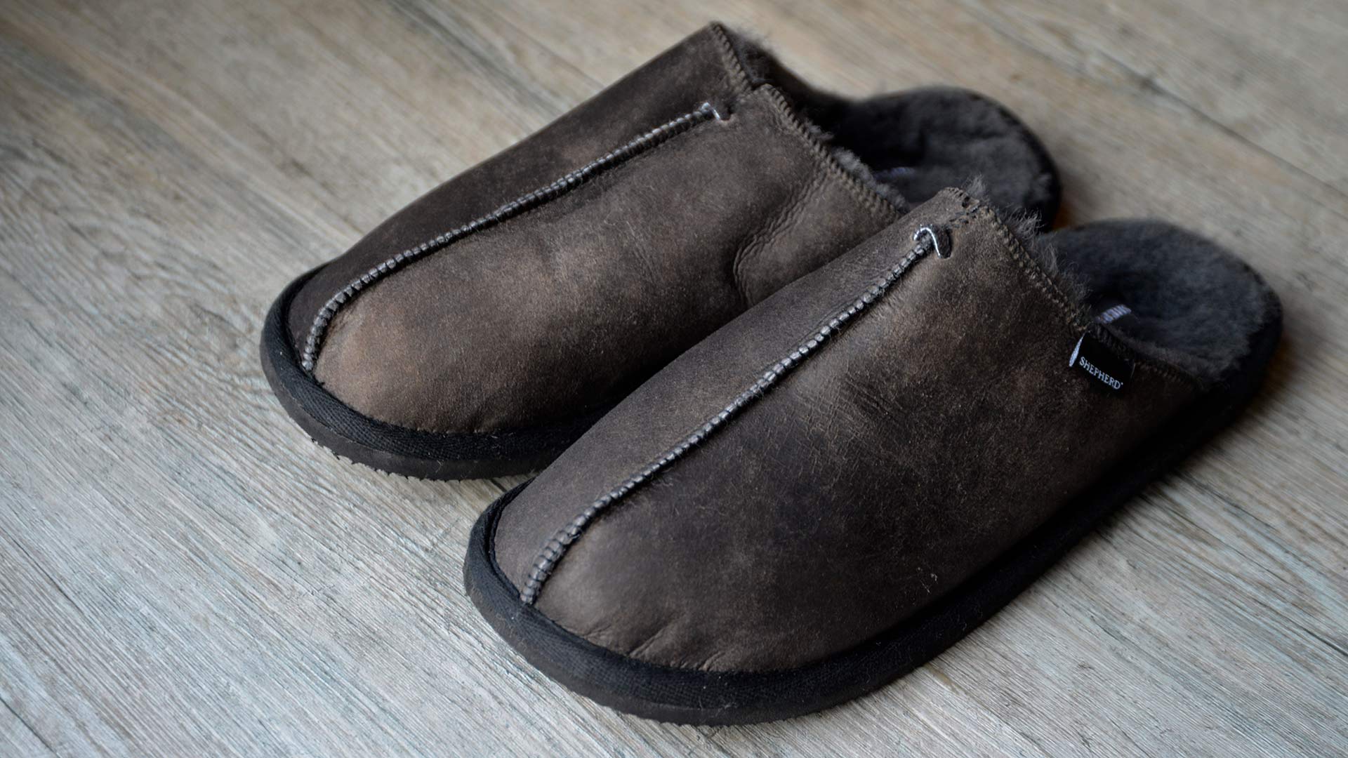 Hugo Sheepskin Slippers | Natural Bed Company