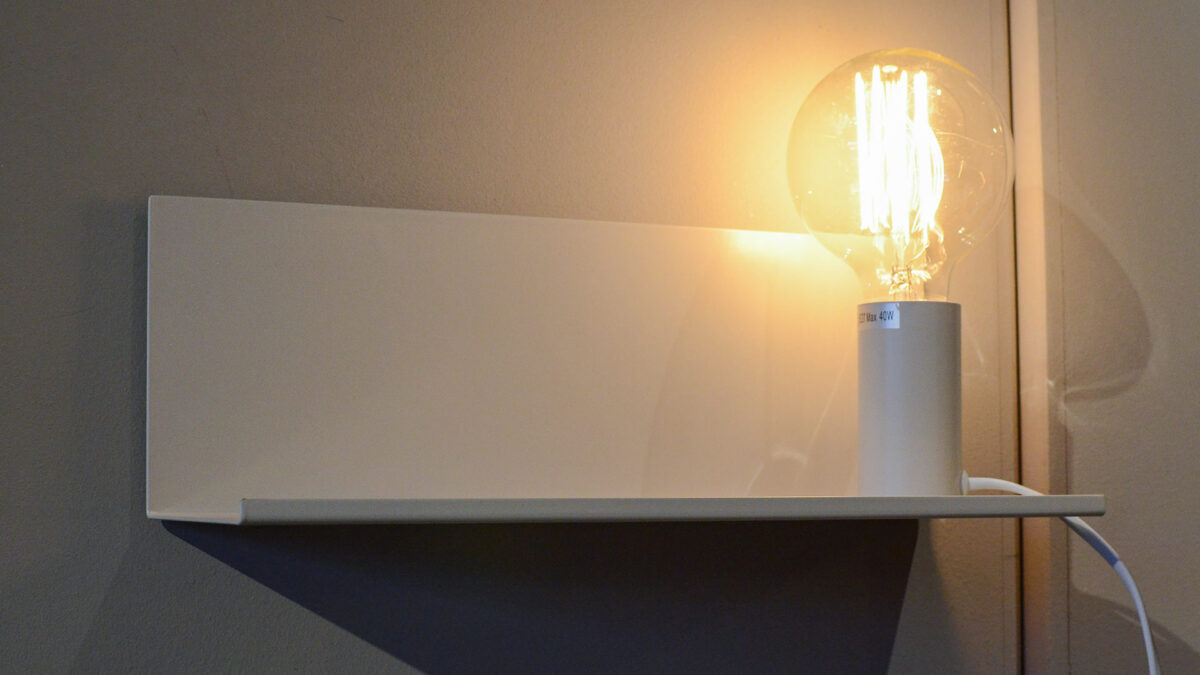 shelf lamp off white 3q2