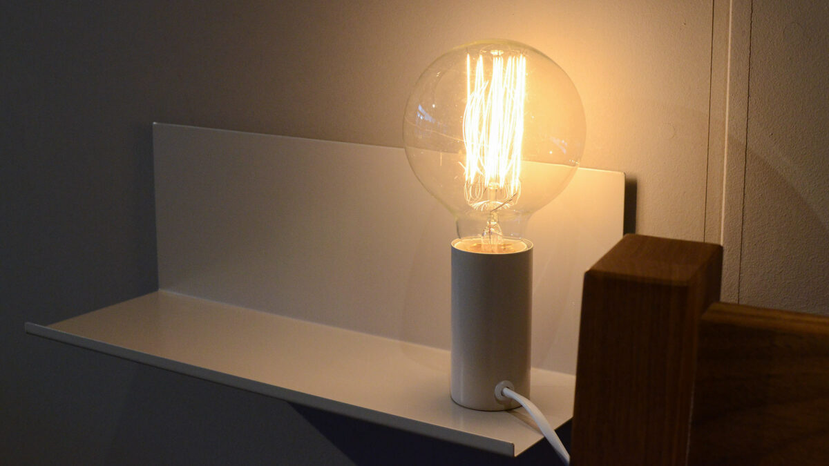 shelf lamp off white 3q3