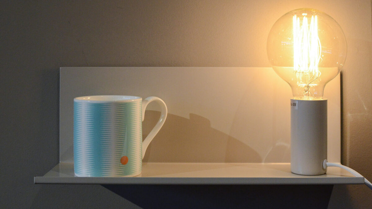shelf lamp off white front