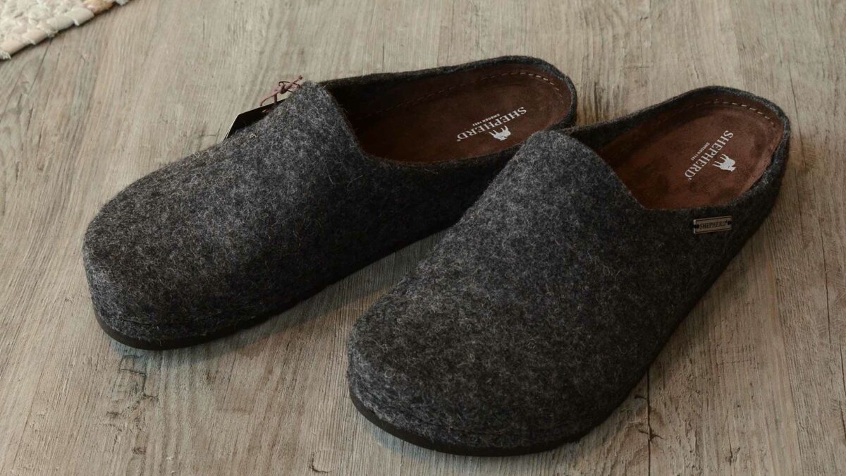 felted wool clog style slippers for men in charcoal grey