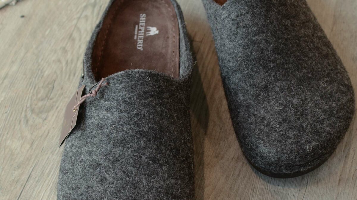 felted wool clog style slippers for men in silver grey