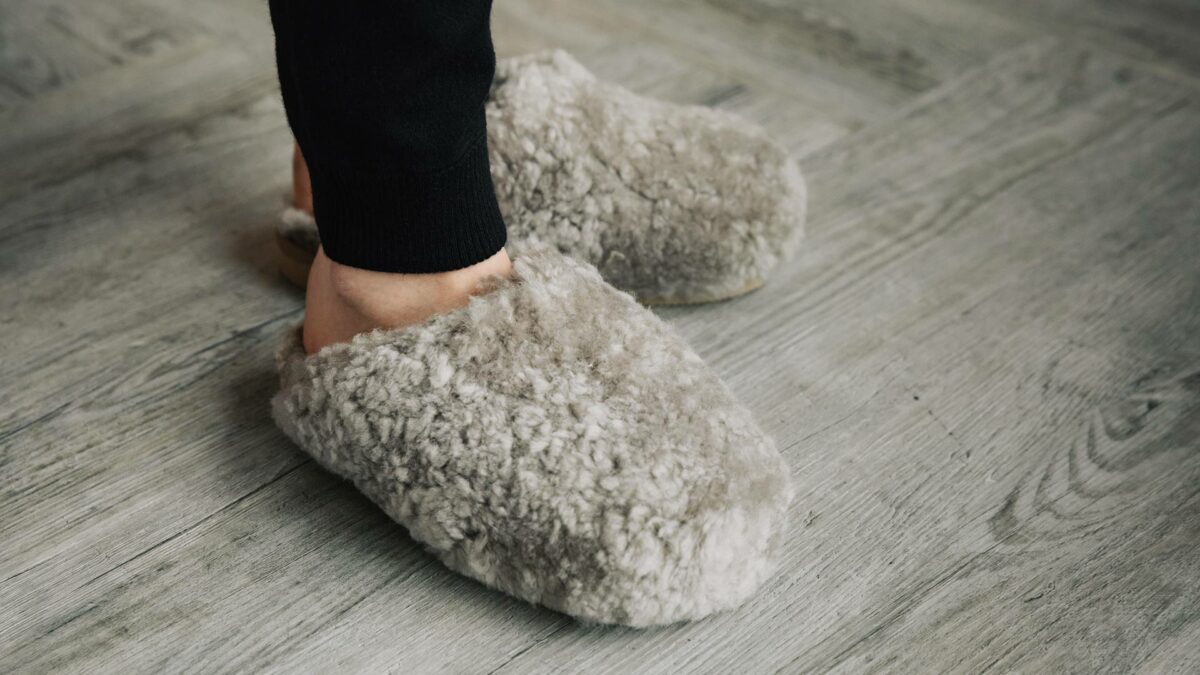 curly sheepskin open heel slippers in beige