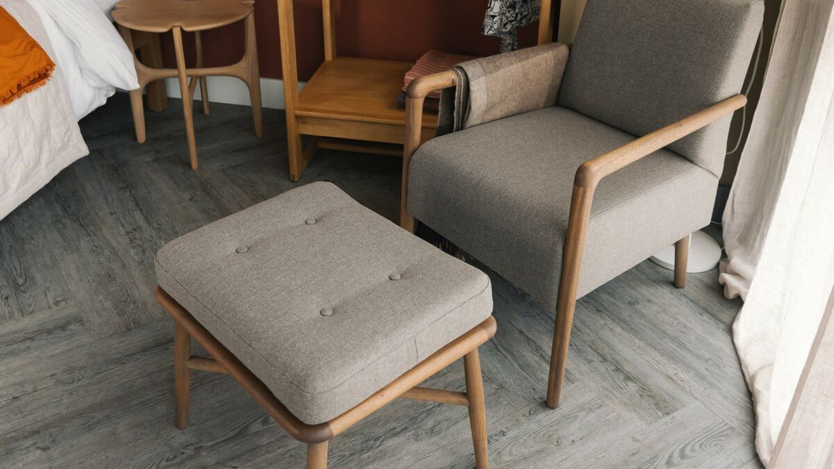shoreditch chair with buttoned footstool