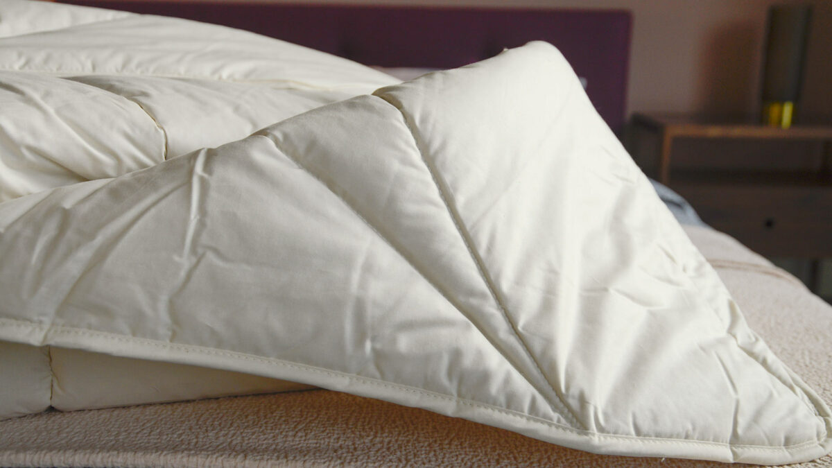 silk filled duvet stitching