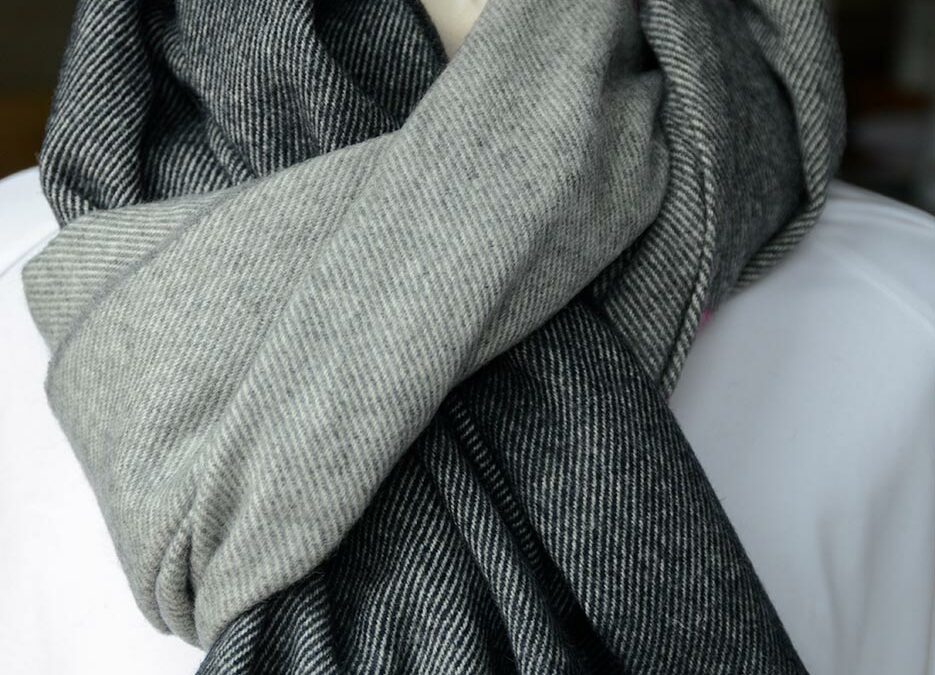 silver and charcoal grey wrap with pink stripe