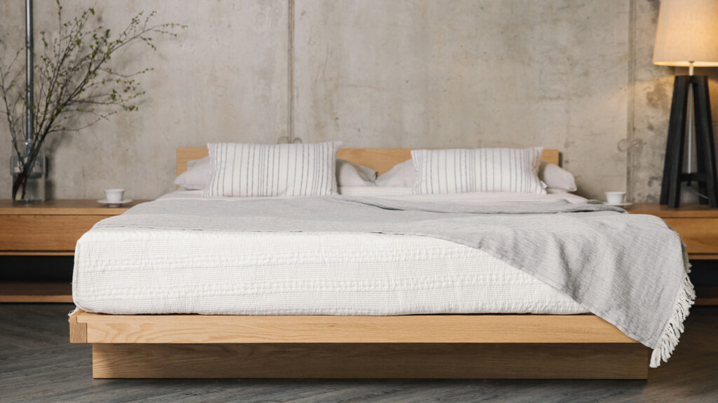 silver grey crinkle throw on oak Kumo low bed