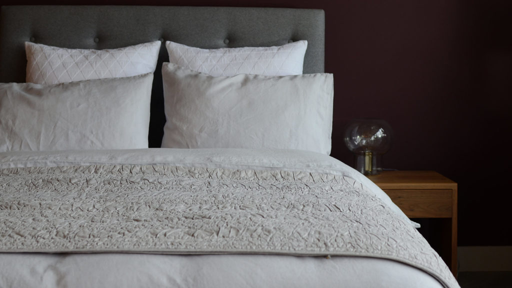 silver-grey-linen-bedding-with-ruched-quilt