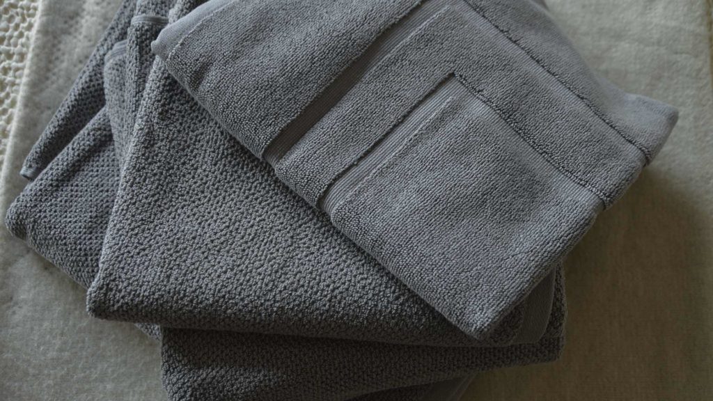 grey-textured-towels with bath mat