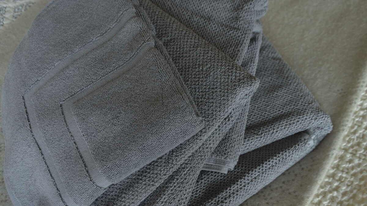 silver grey textured towels and bath mat