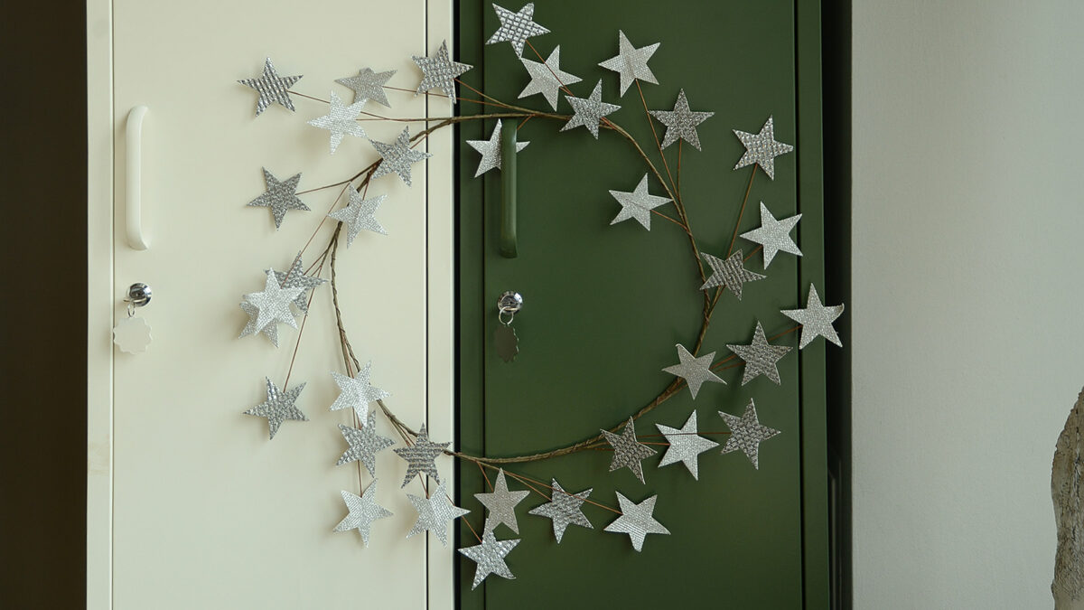 simple minimal christmas wreath with silver stars