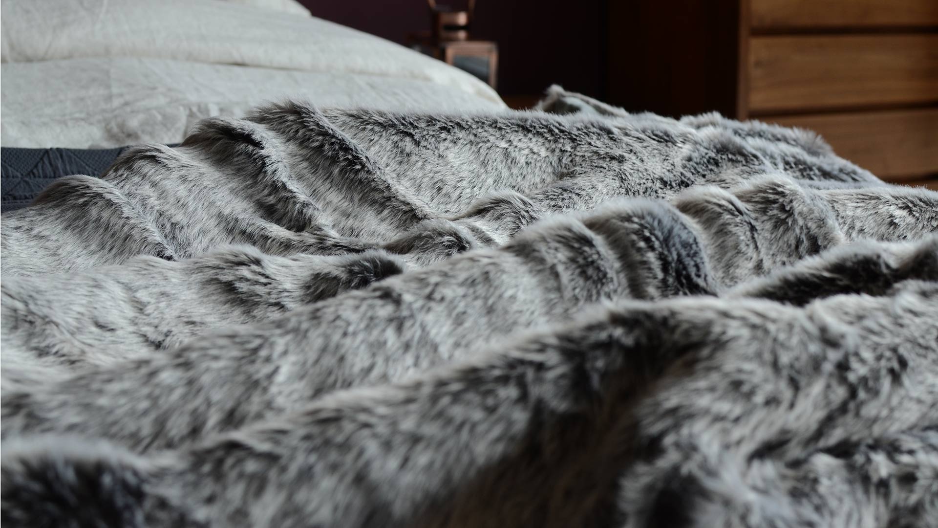 Faux fur throw grey deals