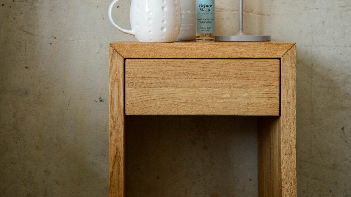 small cube flaoting table oak front view