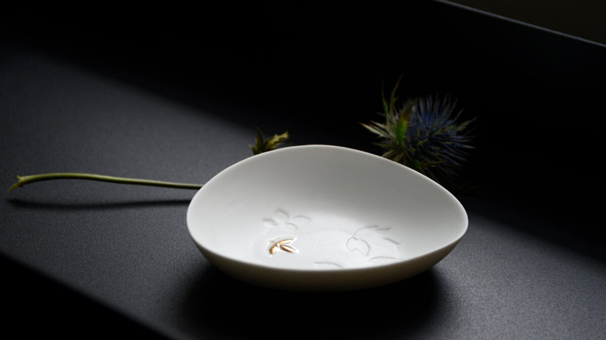 small dish with leaf decoration