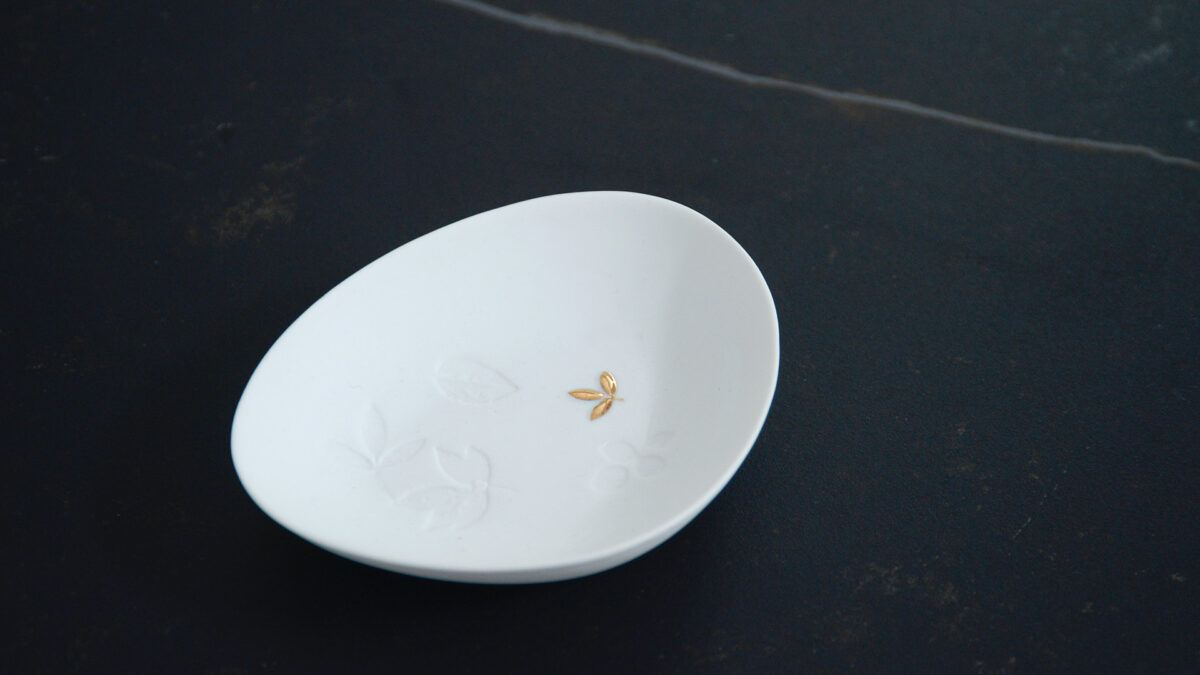 small dish with leaf detail
