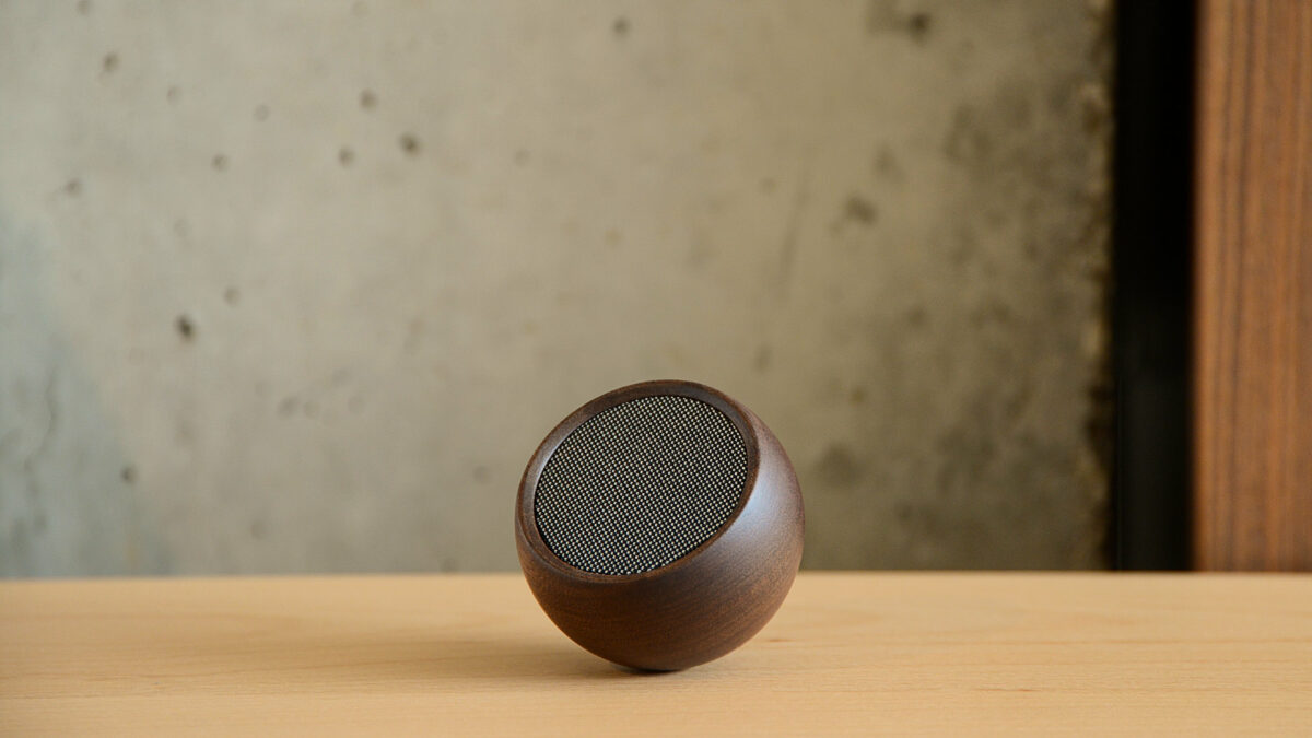 bluetooth selfie speaker in walnut