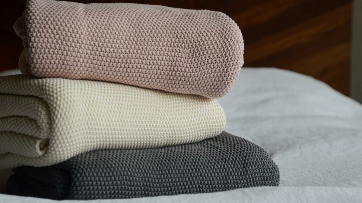 moss stitch knitted cotton blankets in blush, cream, and grey