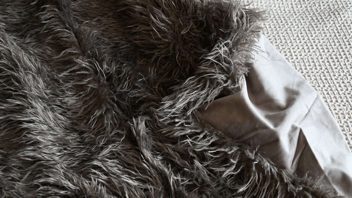 Deep Pile Faux Fur Throws - 3 Colours - Image 4