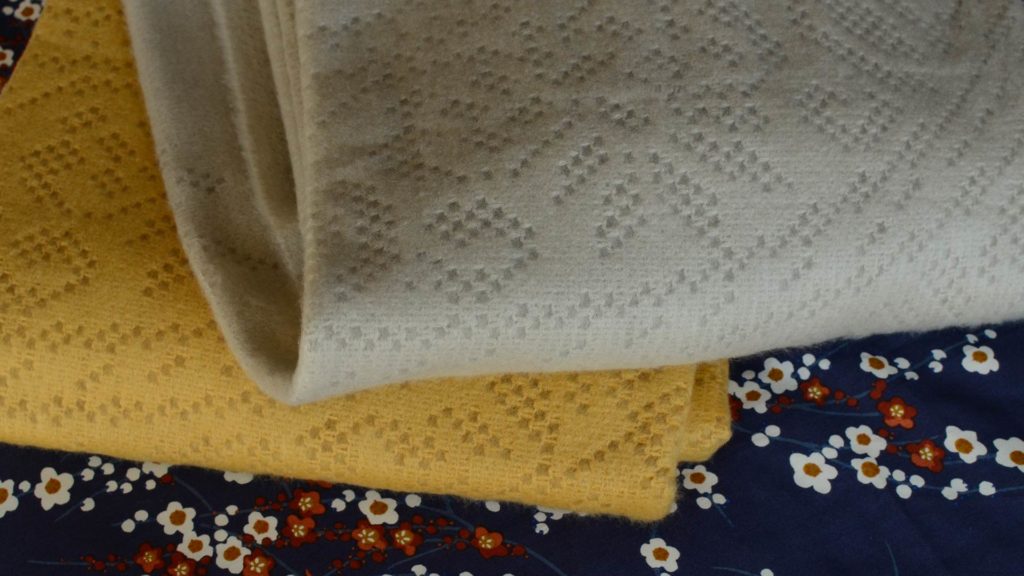 soft-lace-design-throws