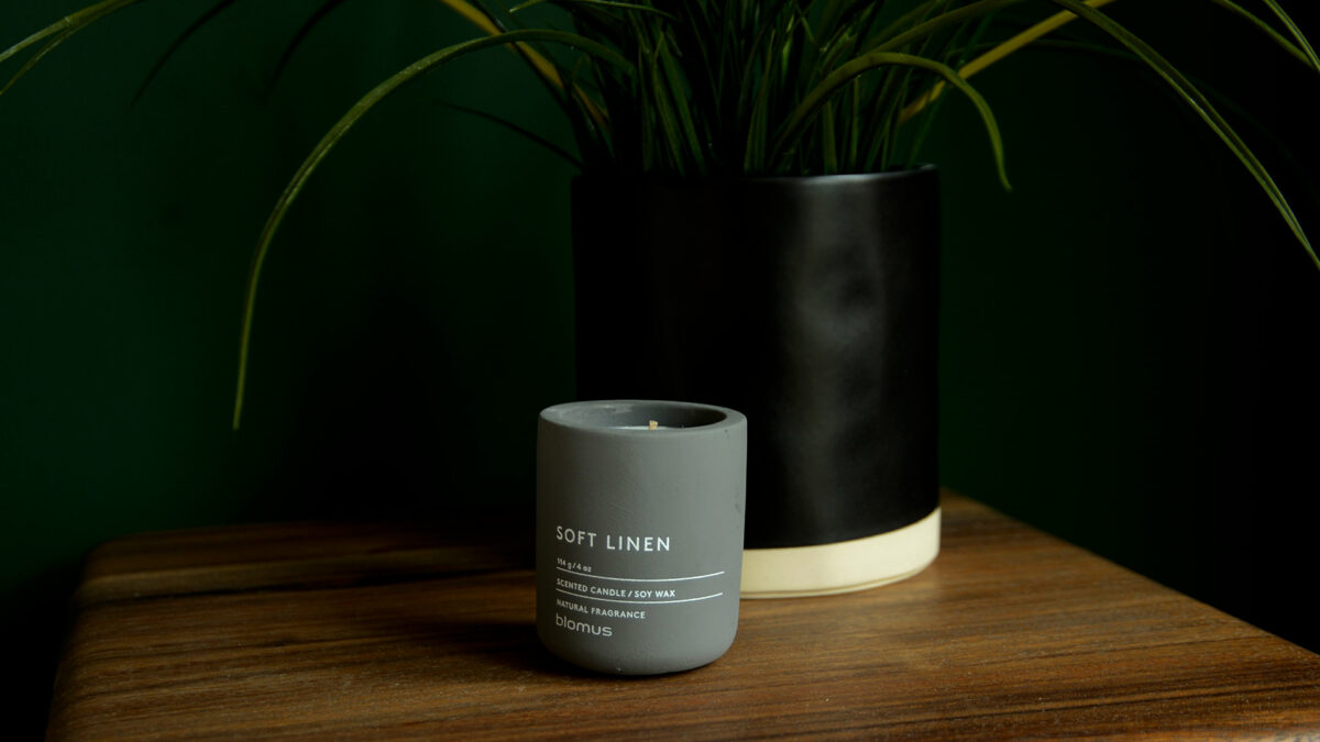 soft linen scented candle in dark grey pot