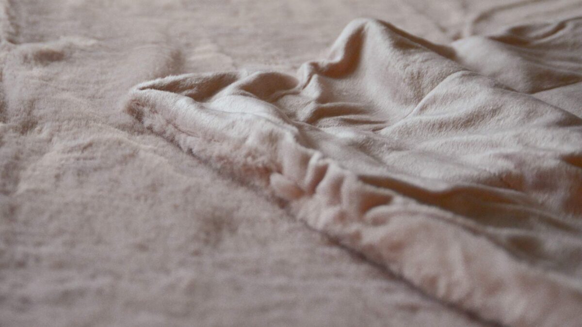 Soft, Deep Pile Faux Fur Throws - Image 8