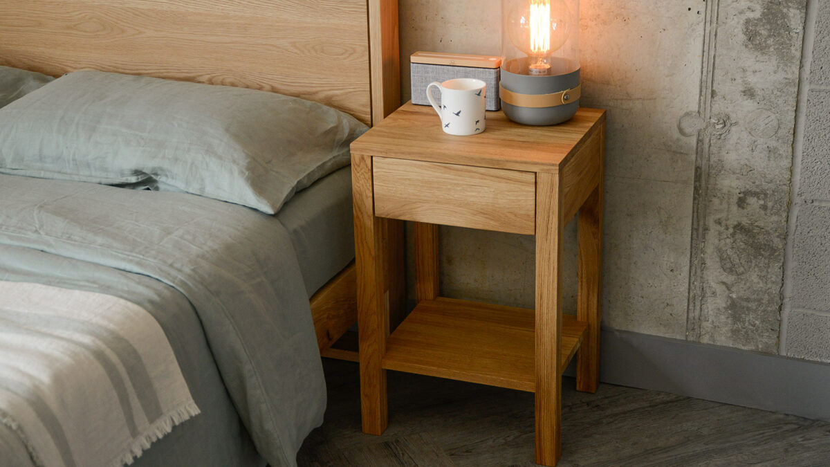 solid oak classic bedside table with lamp