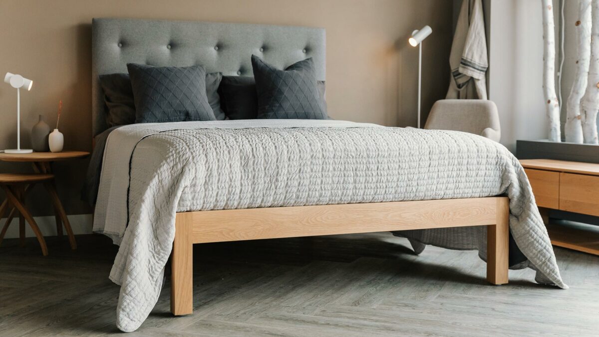 solid oak skye bedbase with tall buttoned headboard in grey