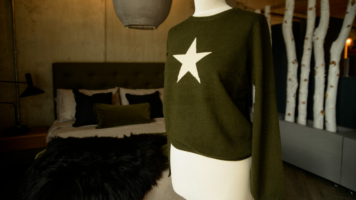 star motif jumper olive green